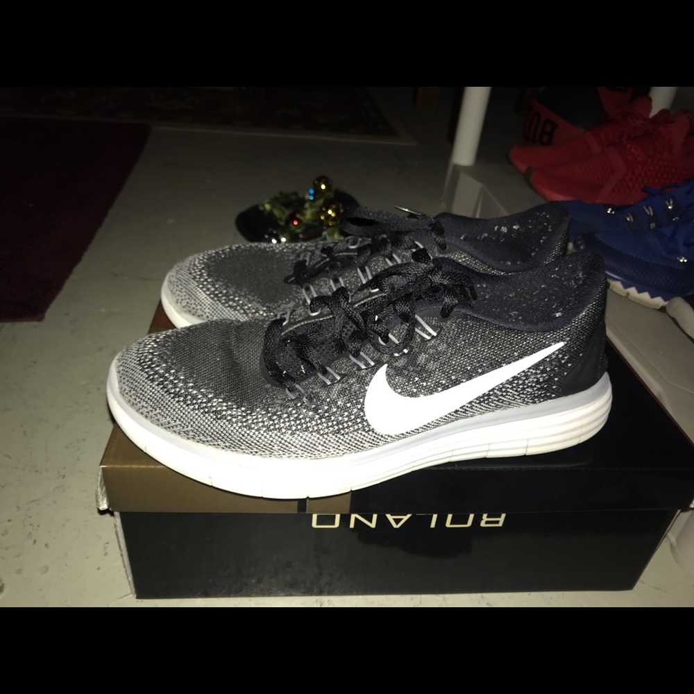 Nike runners size 10!